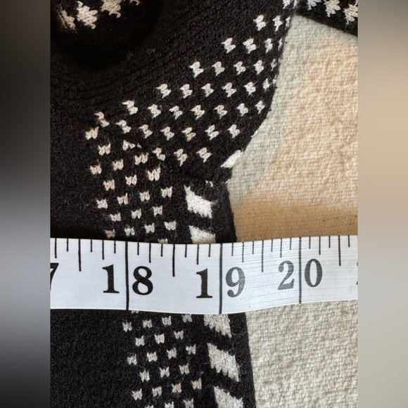 CLOSET CLEAR OUT: NWOT Oversized Zara Knit Coat - Picture 5 of 10